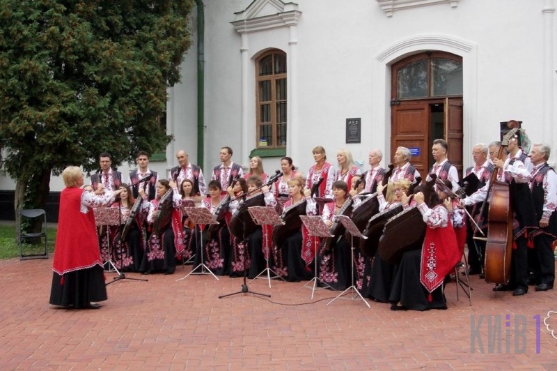 Музична "Смальта" – під мурами Софії. Фото з сайту: http://kyiv1.org/news/ukrajinska-klasika-v-sofijskomu-sobori-043642/ Музична "Смальта" – під мурами Софії. Фото з сайту: http://kyiv1.org/news/ukrajinska-klasika-v-sofijskomu-sobori-043642/