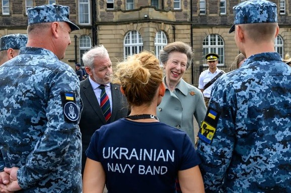 Принцеса Анна зустрілася з оркестром ВМС ЗСУ